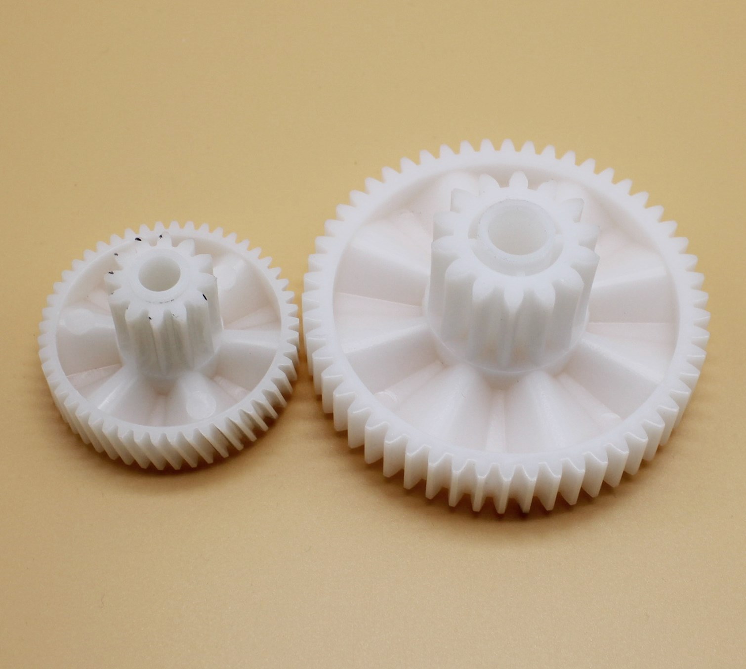 Комплект шестеренок мясорубки Binatone BIN006 D52/21+83.5/32 L33/12+40/14