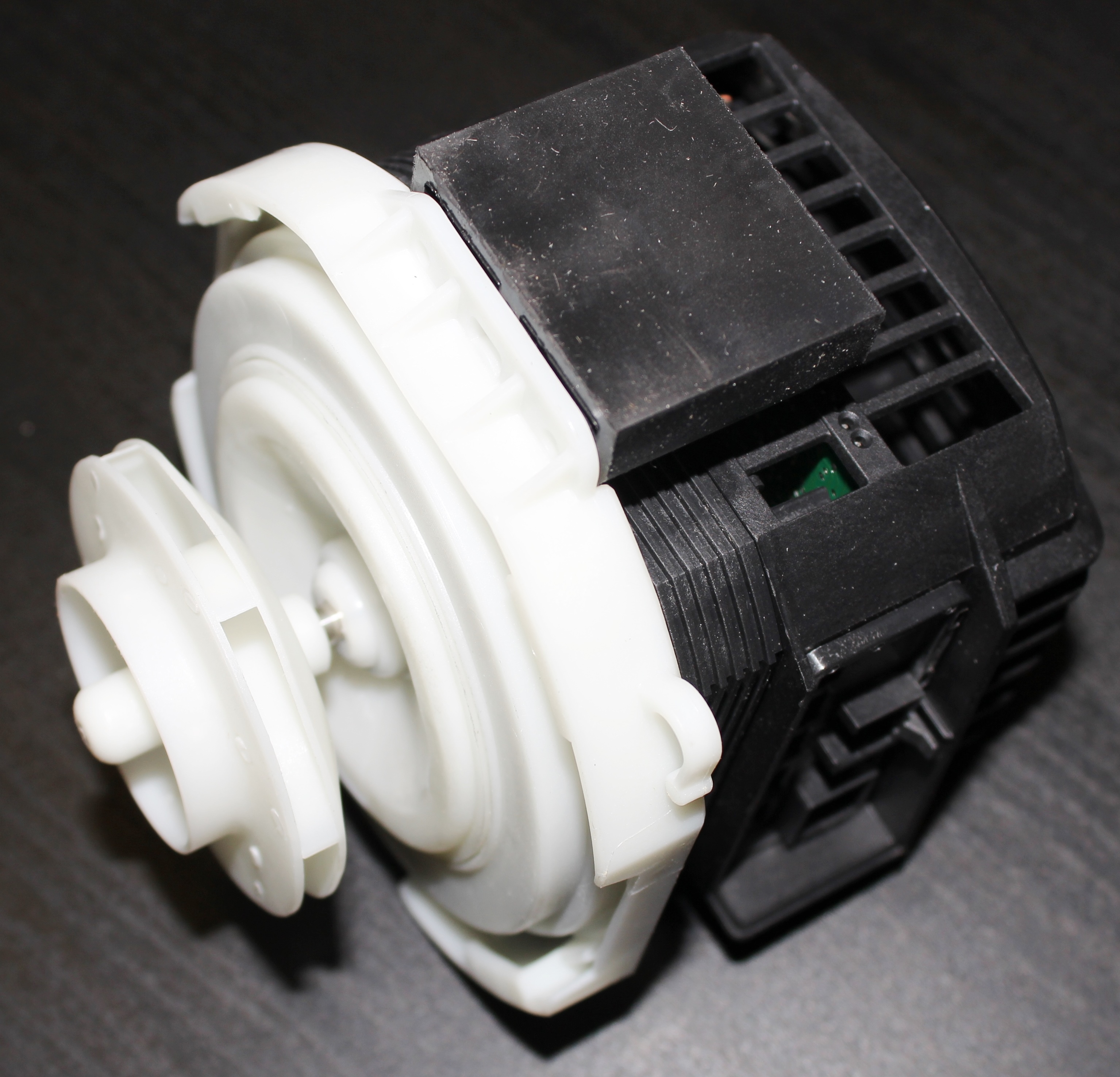  257903 WASH MOTOR/PUMP BLDC 220/240V +SEAL