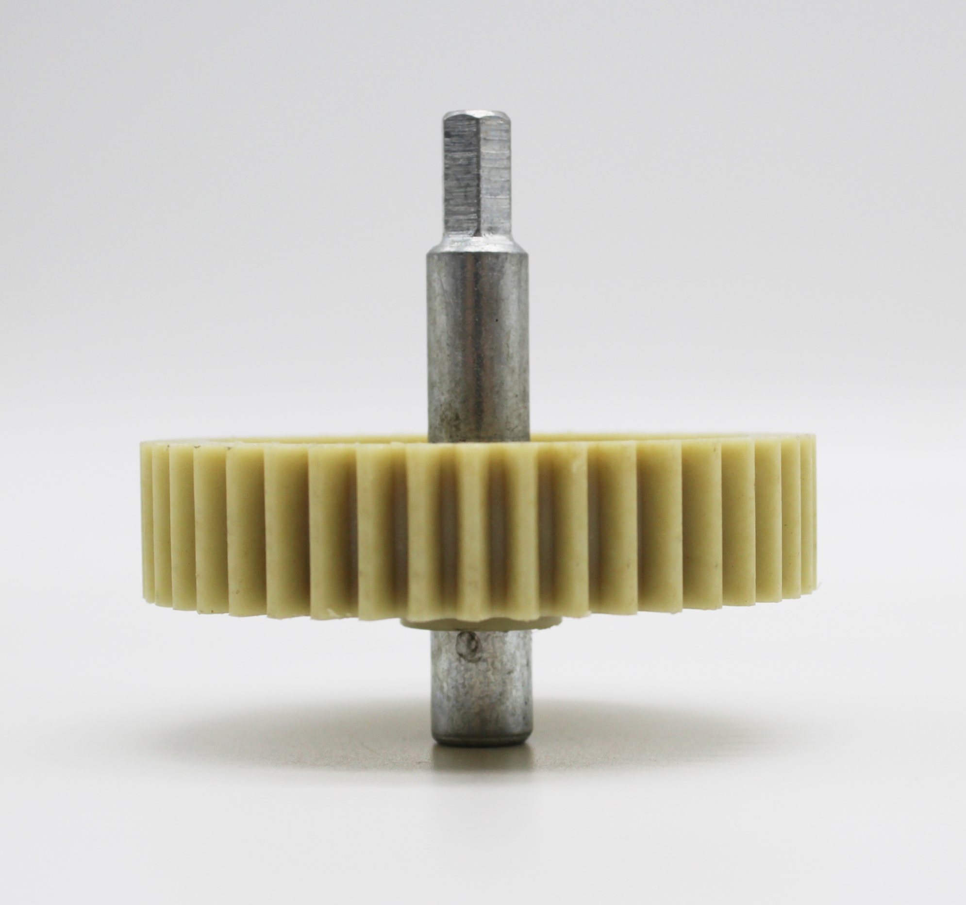 Шестеренка для мясорубки Универсальная с метал. валом, диаметр 78мм, длина вала 73мм, зубья(прямые) 44 шт