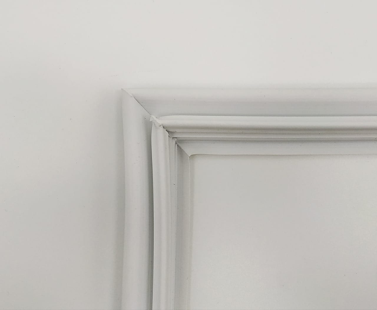 Уплотнитель двери холодильника Bosch, Siemens 244969